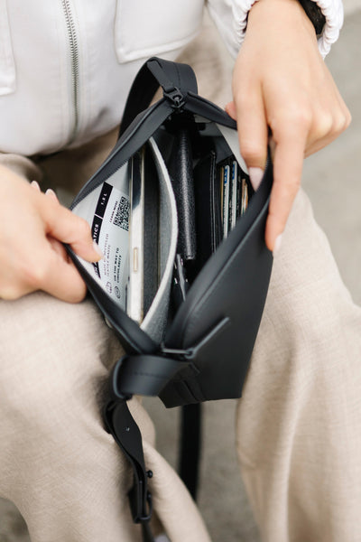 Two-way water-repellent zip
