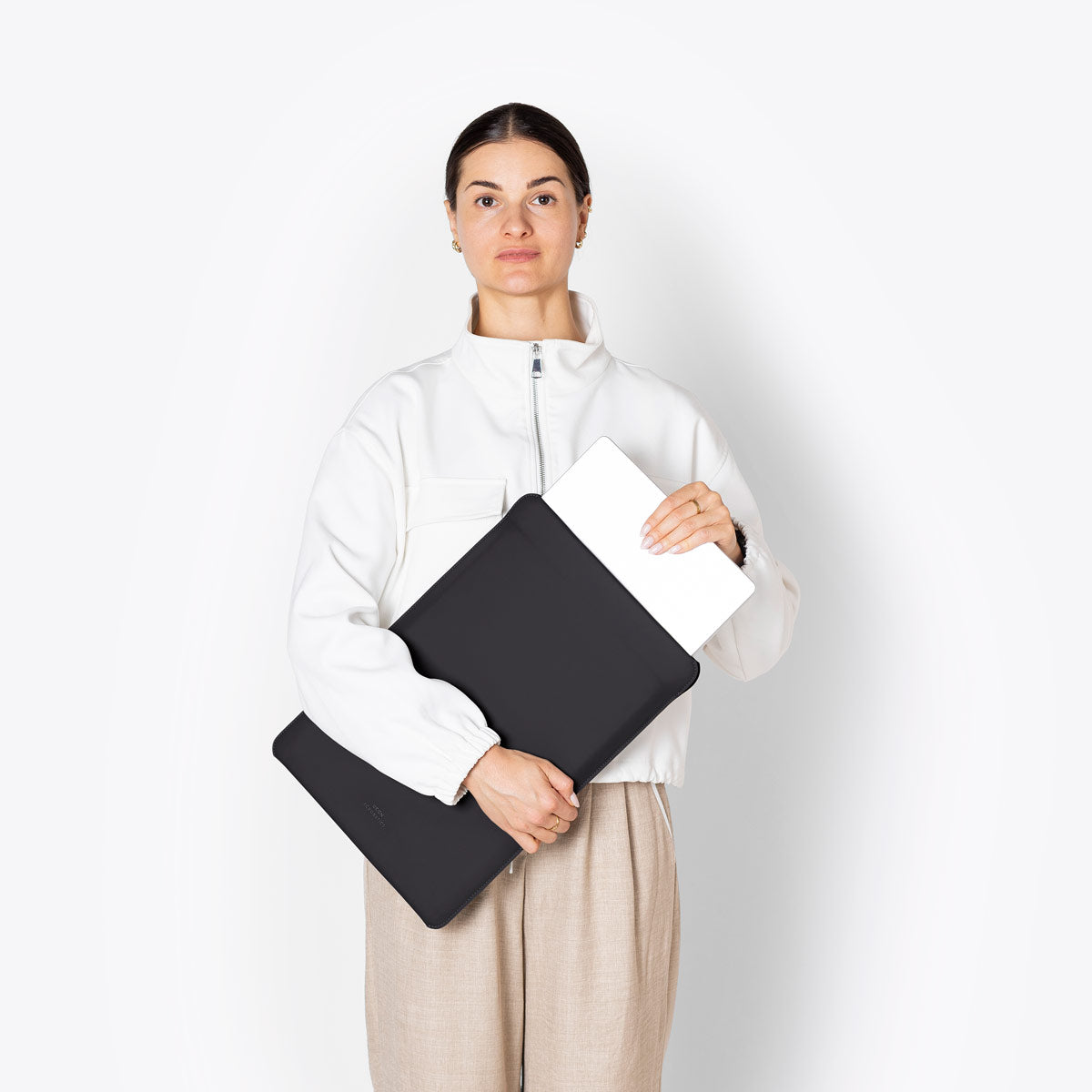 Sora Laptop Sleeve - Black / Medium